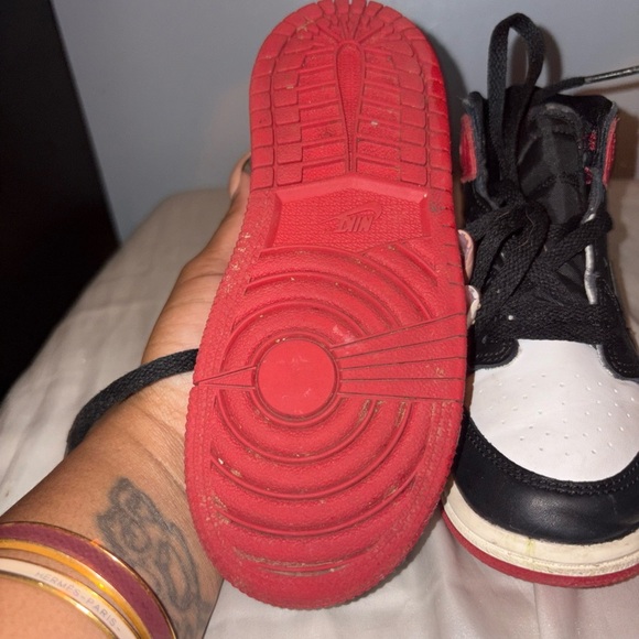 Kids Red and Black High-Top Retro 1 Jordan Sneakers - Picture 4 of 6